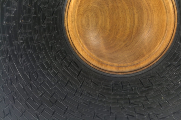 Bol en Noyer Africain #640a – 13 x 1.5po. Bol décoratif en Noyer Africain #640a - 13 x 1.5po.