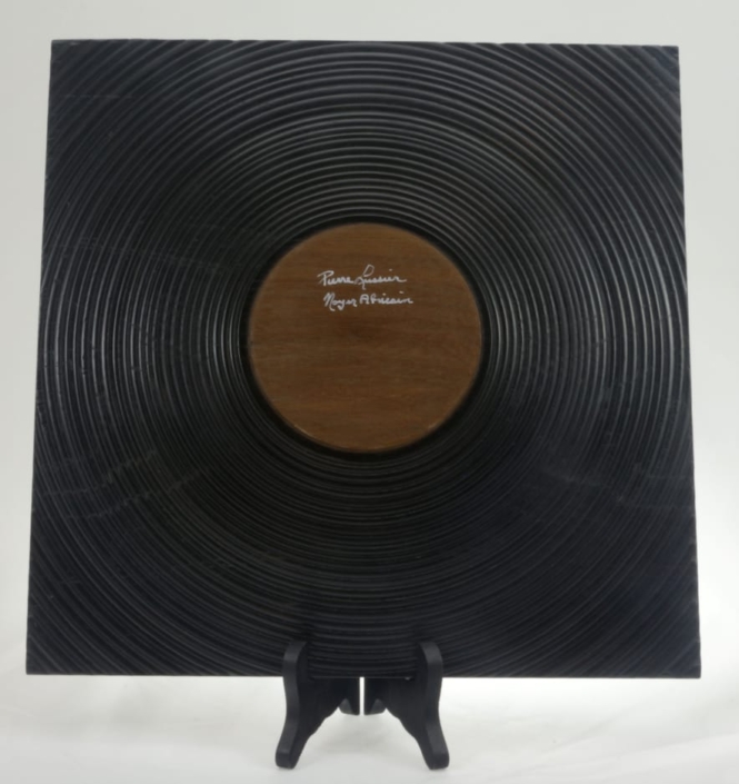 Bol en Noyer Africain #640b – 13 x 1.5po. Bol en Noyer Africain #640b - 13 x 1.5po.